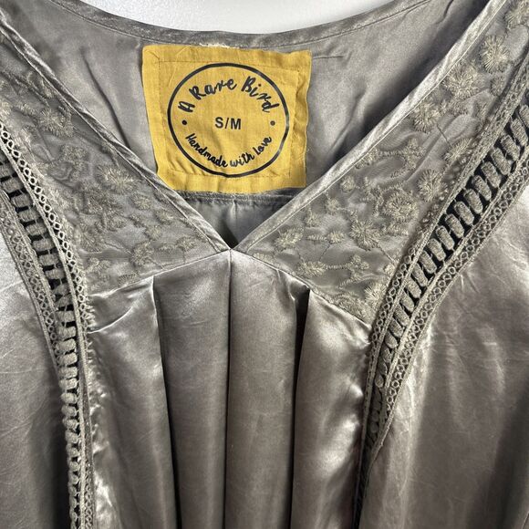 Women’s A RARE BIRD Satin Gray Lace Trimmed Boho Tunic Top Small Medium Lace - Picture 3 of 11